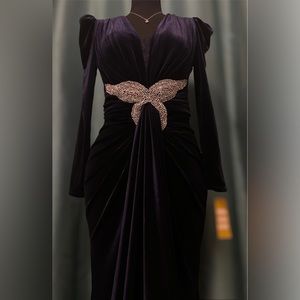 Gorgeous navy blue dress! Never worn & completely brand new! Don’t miss out!